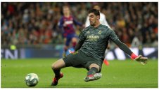 Куртоа и защитата на Кралете са в основата на победите