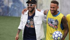 Манчестър Сити подава ръка на свободния агент Дани Алвеш?