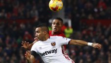 Разкрит е! Пайе играе без желание за Уест Хям