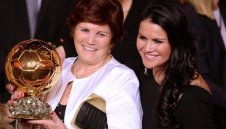 Сестрата на Роналдо избухна: Португалците са болни, бездушни и неблагодарни!