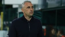 Моци лъска имиджа на Петев в Румъния 