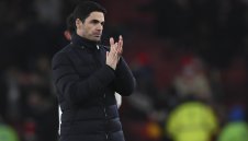 Отложиха и мача между Арсенал и Уулвс 