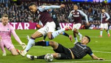 Халф сменя Астън Вила с Нотингам?