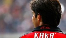 В Милан бесни от операцията на Кака