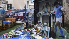 1 година от смъртта на Марадона + СНИМКИ