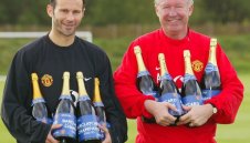 Гигс си тръгва след 29 години в Манчестър Юнайтед