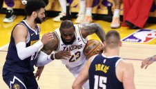 Eзерняците най-после биха Денвър и останаха живи