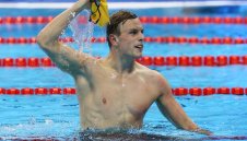 Оперираха сърцето на олимпийски шампион по плуване