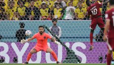 Като филм: Вратарят на Еквадор е първата "жертва" на Меси