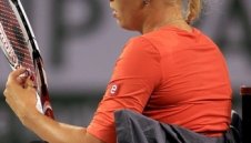 Каролине Возняцки аут и от топ 5