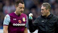 Джон Тери със счупен крак след мач на Вила