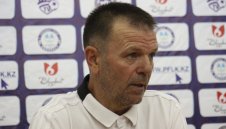 ЦСКА? Стойчо Младенов остава в Кайсар заради Лига Европа