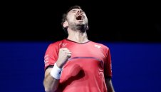 Вавринка надви Чилич в Париж и вече е в третия кръг