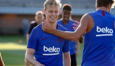 Де Йонг: Няма голяма разлика между Барселона и Аякс