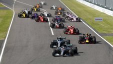 Сребърна доминация! Люис гледа към титлата, Фетел към дъното