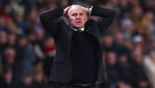 Хъл изгони мениджъра Майк Филън