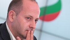 Още един политик даде пари за спасението на Левски