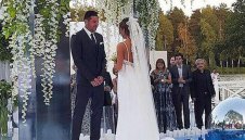 Благо и Есмер се нагушиха с 1 млн. долара от сватбата си