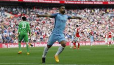 Според Кун: Играчите на Юнайтед не стават за Сити + ВИДЕО