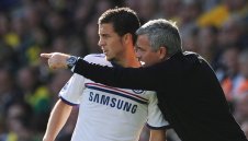 Жозе дразни Азар: Ще облечеш ли тежката фланелка на гиганта Реал или цял живот ще стоиш в Челси?