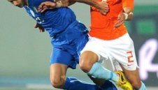 Ван Перси контузен при 0:0 на Италия - Холандия
