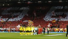 И ФИФА се преклони пред феновете на Ливърпул и Дортмунд + ВИДЕО