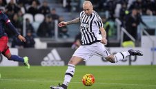 Дзадза отнесе наказание заради червения картон + ВИДЕО