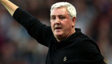 Хвърлиха зелка по боса на Астън Вила