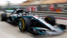 Хамилтън даде най-добро време в Китай