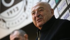 Чичо Венци с ултиматум към ЦСКА: Ако чупите, вдигам цените на билетите