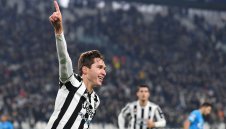 Ливърпул не се спира, иска още две звезди