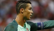 Разкриха тайната на Роналдо - сменил фланелката на почивката + СНИМКИ