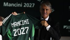 Има нещо гнило: Капело плюе по Манчини