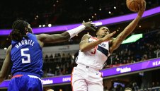 Уизърдс обърнаха Клипърс след 24 точки пасив