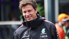 В Мерцедес няма да бързат с наследника на Хамилтън