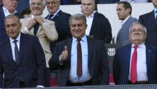 Лапорта празнува титлата с играчите на Барса + ВИДЕО