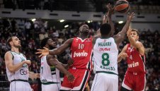 Везенков с 12 точки в една четвърт, Олимпиакос се върна към победите