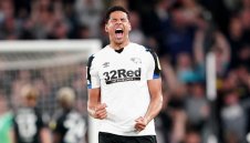 Овните на Руни отложиха завръщането на Фулъм в елита