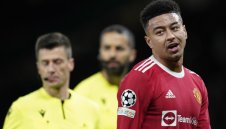 Изгонен от Ман Юнайтед отново ще става "чук"