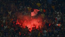 Фенове на Юве към Видал: Счупи крака на Дракслер!