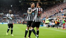 Нюкасъл подписа нов дългосрочен договор с капитана си Ласелс