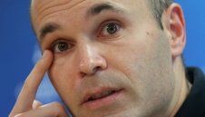 Иниеста излиза срещу "жълтата подводница"
