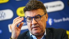 От "Осанна" до "Разпни го" - метаморфозата на Боби Михайлов за 30 г. + ВИДЕО