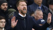 Бивш мениджър на Челси мързелува на дивана заради... много пари