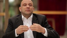 Тити Папазов ще дърпа конците в Левски