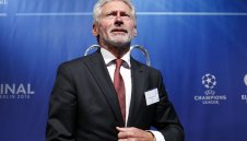 Легенда на Байерн с революционна идея: Бивши играчи трябва да стават съдии!