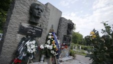 78 години от рождението на Гунди