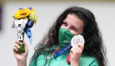 Стефка Костадинова поздрави Антоанета Костадинова за сребърния медал