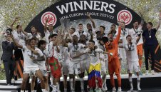 Айнтрахт ще празнува триумфа няколко дни