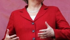 Меркел пие бира с отбора в съблекалнята